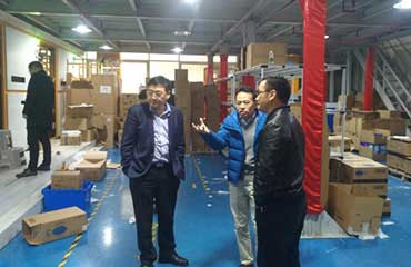 邓州市委书记吴刚一行四人来深圳参观现代物流产业