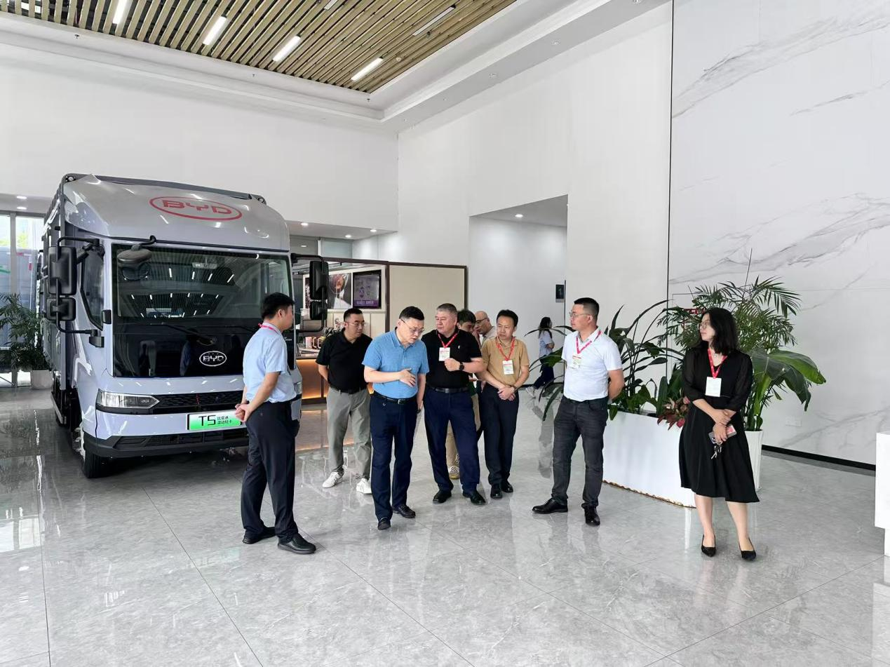 中物联杨国栋副会长带队拜访比亚迪